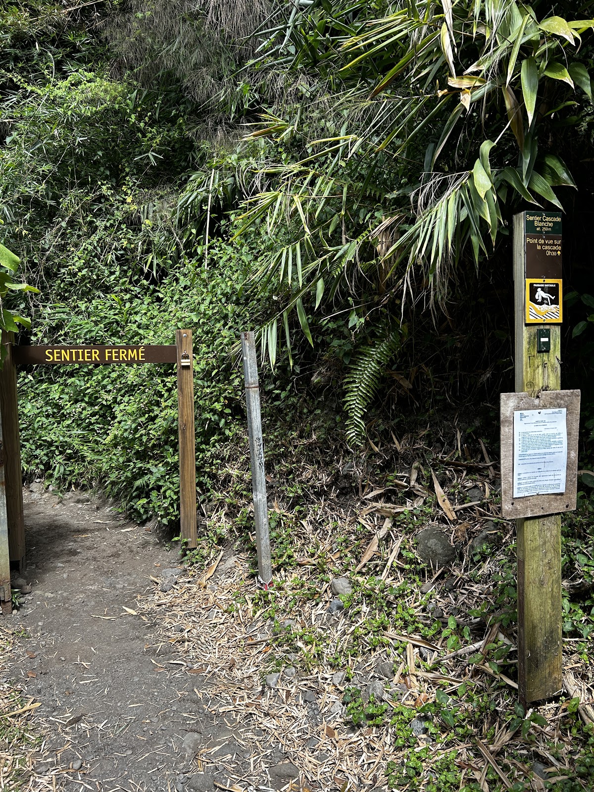 Parking de la Cascade Blanche — ambiance